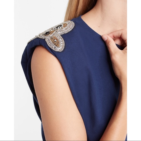 EXPRESS Embellished Padded Shoulder Crew Neck Tee - Picture 2 of 16